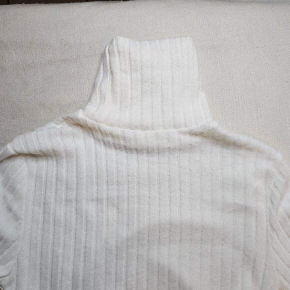 Shein Frenchy Turtle Neck Ribbed Knit Sweater - Size M - Picture 5 of 7